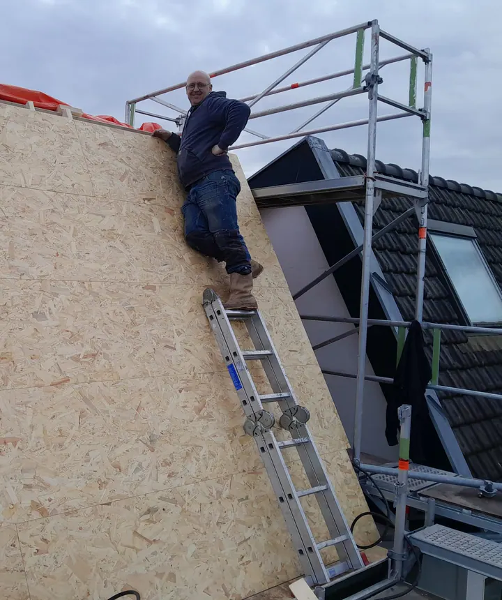 Bart Sloot op een bouwplaats